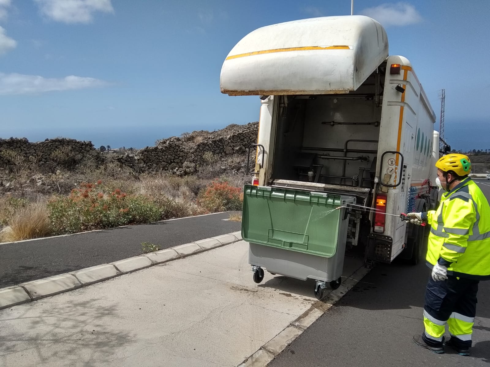 El Consorcio refuerza el servicio de lavado de contenedores para combatir la expansión del COVID-19